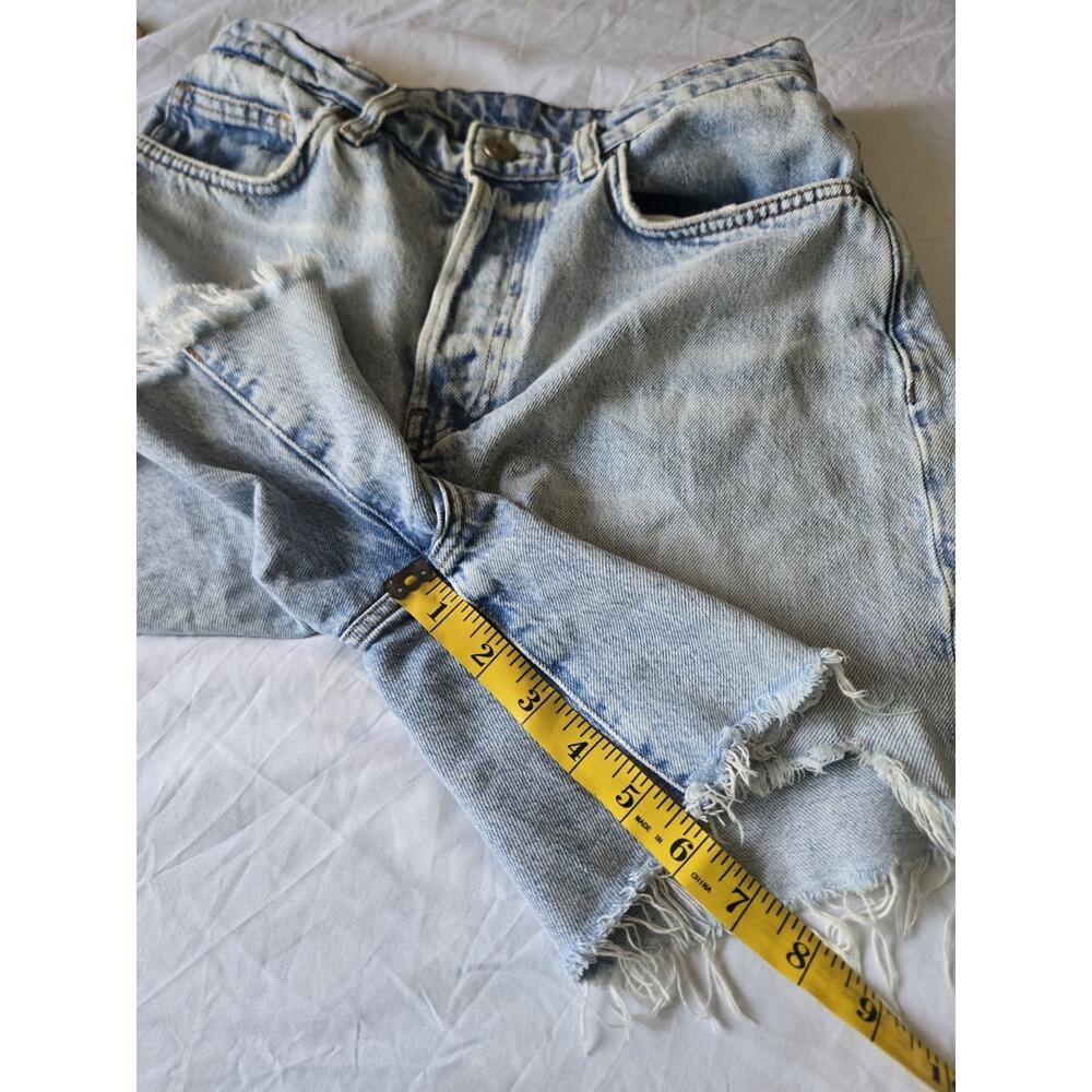 Reformation Raye Mid Rise 6" Relaxed Jean Shorts Womens 24 Tenaya Wash Raw Hem - Picture 5 of 7